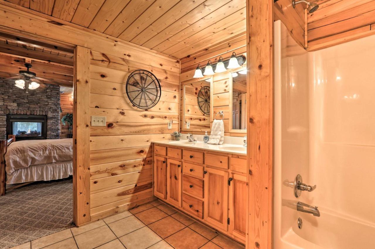 Pigeon Forge Cabin With Games, 1 Mi To Parkway! エクステリア 写真